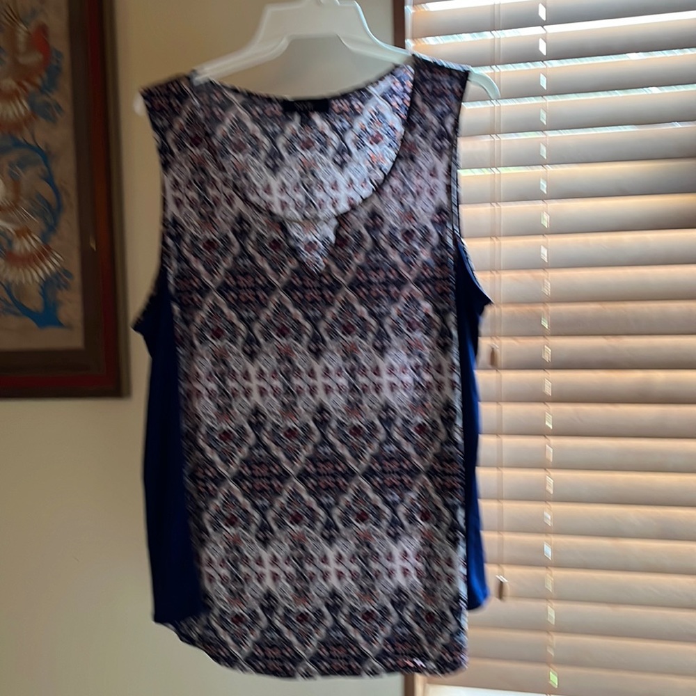 Sleeveless print top with solid side panels size 3X  Naïf